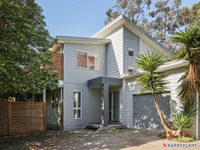 Townhouse for rent in Cowes, Victoria