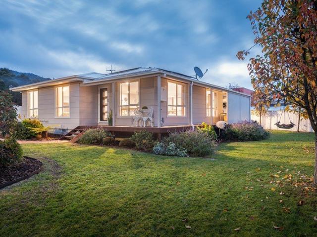 House for sale in Sisters Beach, Tasmania