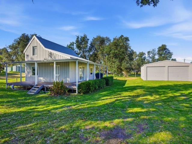 House for sale in Victoria