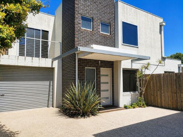 Townhouse for rent in Torquay, Victoria