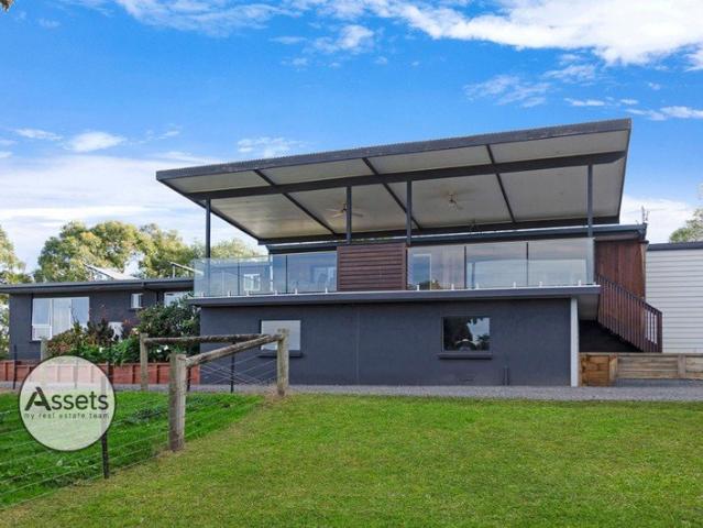 Cottage for sale in Narrawong, Victoria