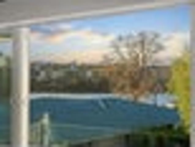 House for sale in Henderson-Massey, Rapanui