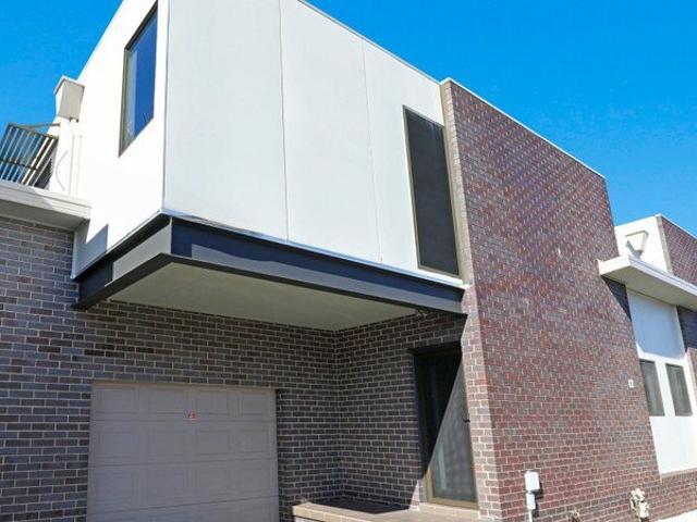 Townhouse for rent in East Corrimal, Wollongong City Council