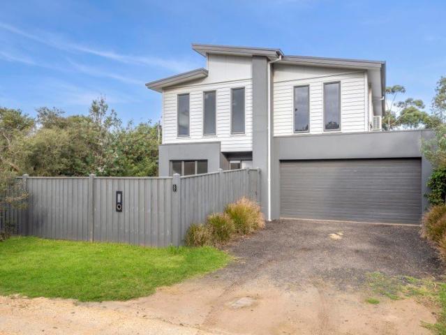 Townhouse for rent in St Leonards, Victoria