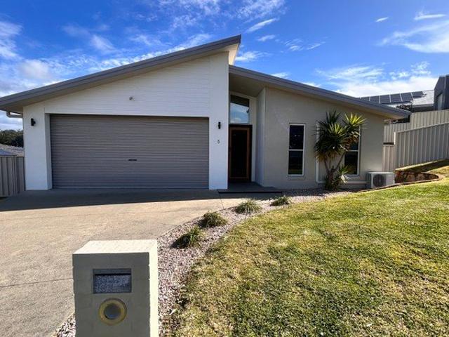 House for rent in Safety Beach, New South Wales