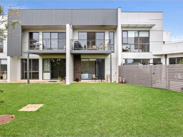 Townhouse for rent in Torquay, Victoria