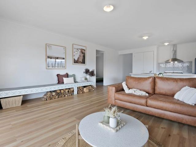 House for rent in Peterborough, Victoria