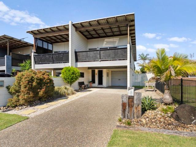 Duplex for sale in Pottsville, New South Wales