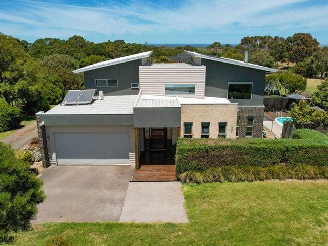 Cottage for sale in Illowa, Victoria