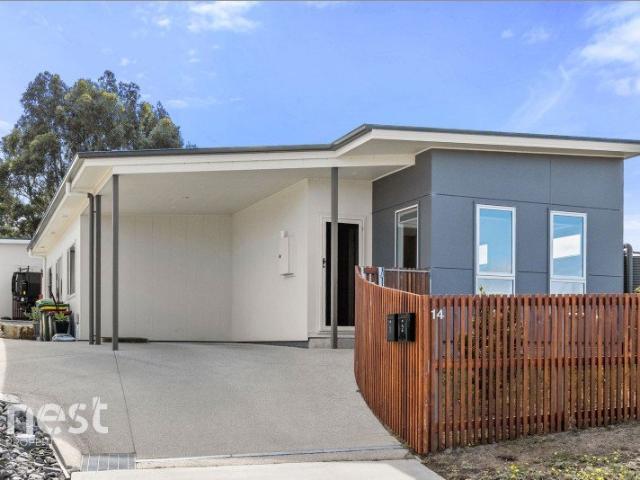 Apartment for sale in Opossum Bay, City of Clarence