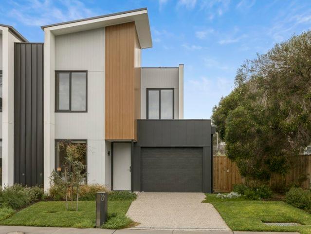 Townhouse for sale in Aspendale, Melbourne