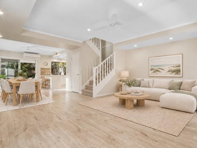 Villa for sale in Hollywell, Gold Coast City