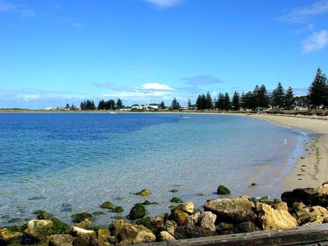 Cottage for sale in Safety Bay, Western Australia