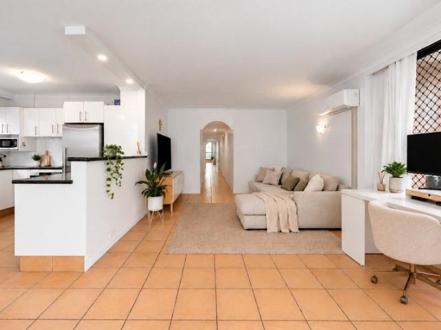 Apartment for sale in Surfers Paradise, Gold Coast City