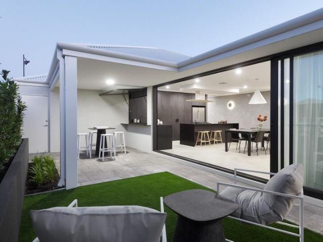 Cottage for sale in Eglinton, Western Australia