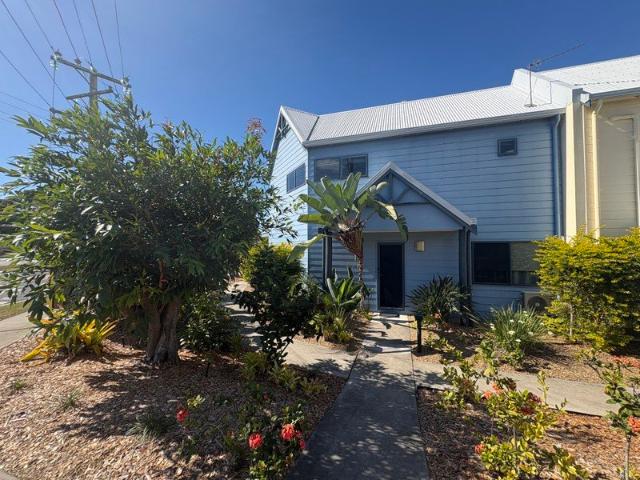 Townhouse for rent in Boyne Island, Queensland
