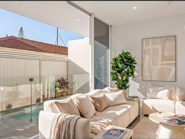 House for rent in Palm Beach, Gold Coast City