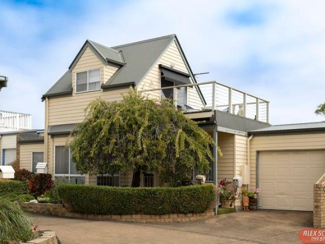 Townhouse for sale in San Remo, Victoria