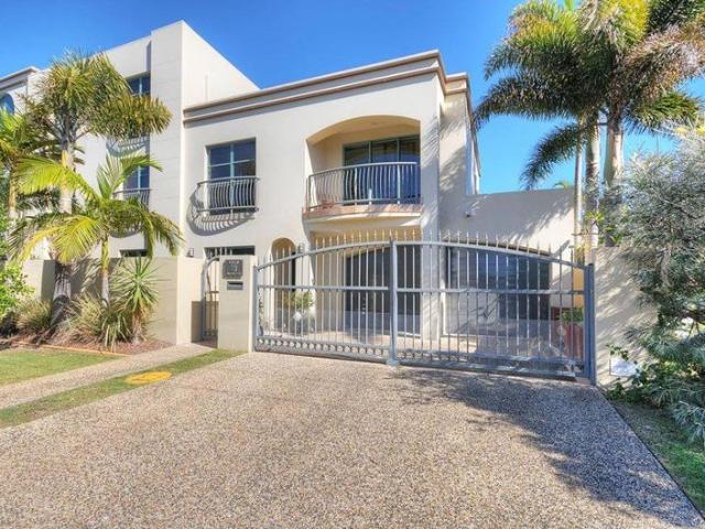 Villa for rent in Mermaid Beach, Gold Coast City