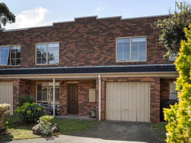Townhouse for sale in Seaford, Melbourne