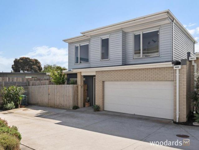 Townhouse for sale in Rosebud, Melbourne
