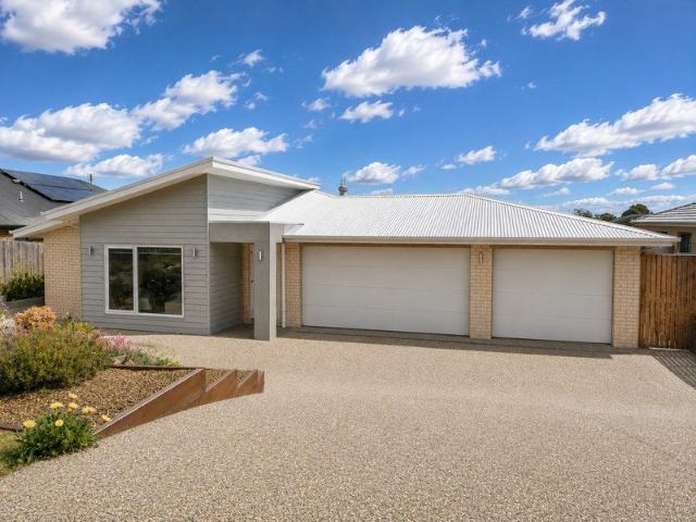 House for sale in Lakes Entrance, Victoria