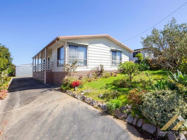 House for sale in Cunninghame, Lakes Entrance