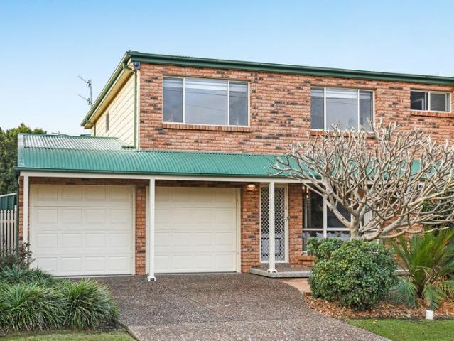 Townhouse for sale in Wollongong West, New South Wales