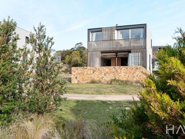 Villa for sale in Tasmania