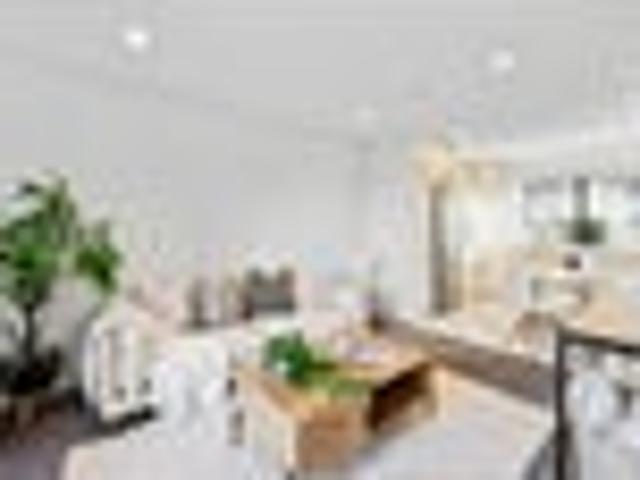 Townhouse for sale in Chaslands, Canterbury