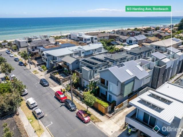 Townhouse for sale in Bonbeach