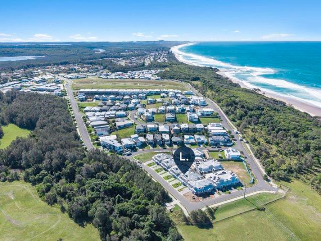 Townhouse for sale in Lake Cathie, New South Wales