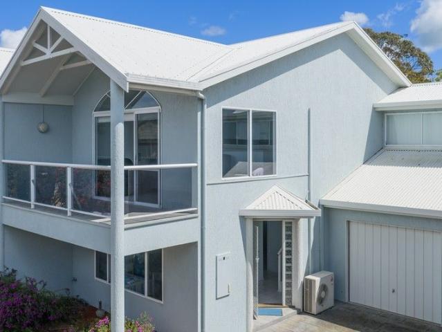Townhouse for sale in Inverloch, Victoria