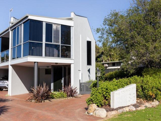 Townhouse for sale in Mallacoota, Victoria