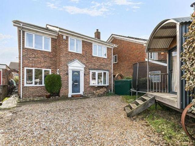 House for sale in Middlecroft, Hampshire