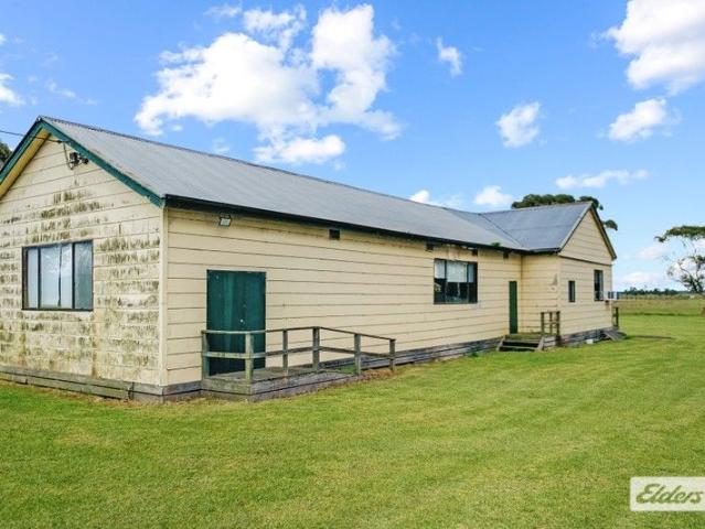 Cottage for sale in Cobains, Victoria