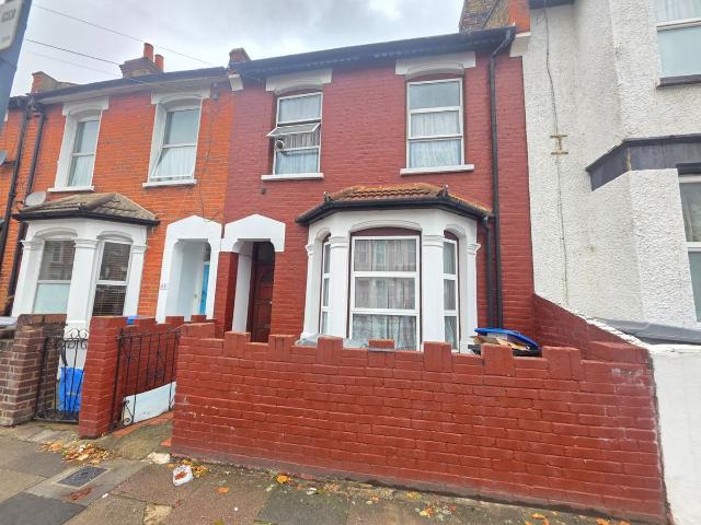House for rent in Dudden Hill, Greater London