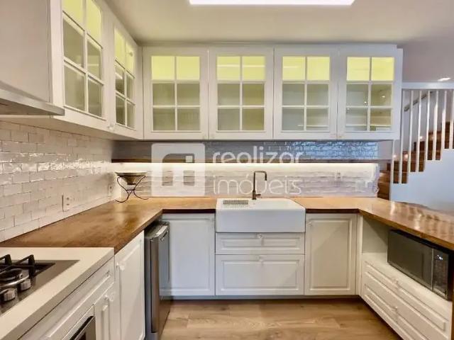 Cobertura aluguel em Itacorubi, Desterro