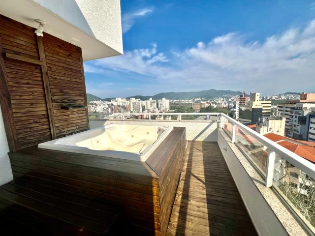 Cobertura aluguel em Região Geográfica Imediata de Florianópolis, Desterro