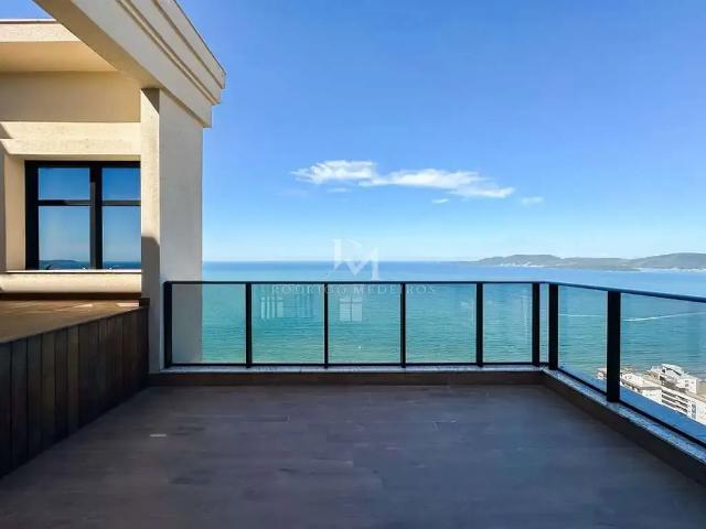 Cobertura venda em Meia Praia, Itapema