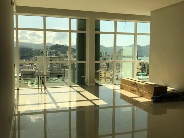 Cobertura venda em Meia Praia, Itapema