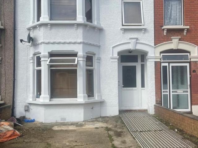 House for rent in Seven Kings, Greater London
