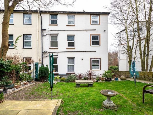 Apartment for rent in Greenhithe, Dartford