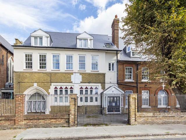 Apartment for rent in Astley Estate, Greater London