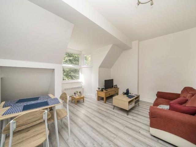 Apartment for rent in Astley Estate, Greater London