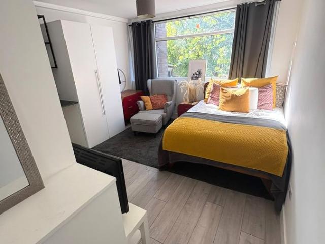 Apartment for rent in Palace Road Estate, Greater London