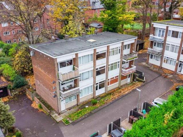 House for sale in Pogmoor, South Yorkshire