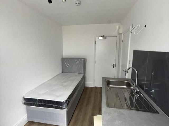 Studio for rent in Cockfosters, Greater London