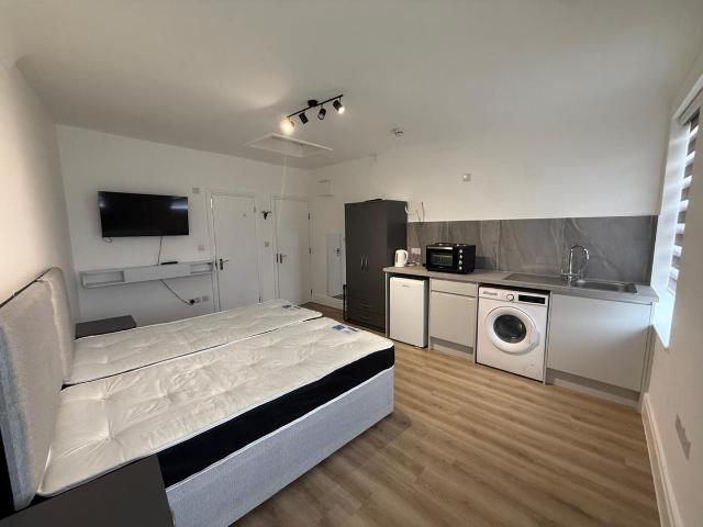 Studio for rent in Cockfosters, Greater London
