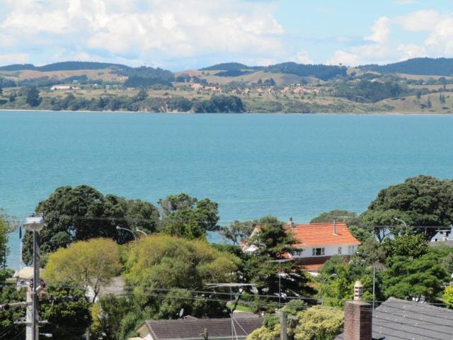 Apartment for rent in Cockle Bay, Howick